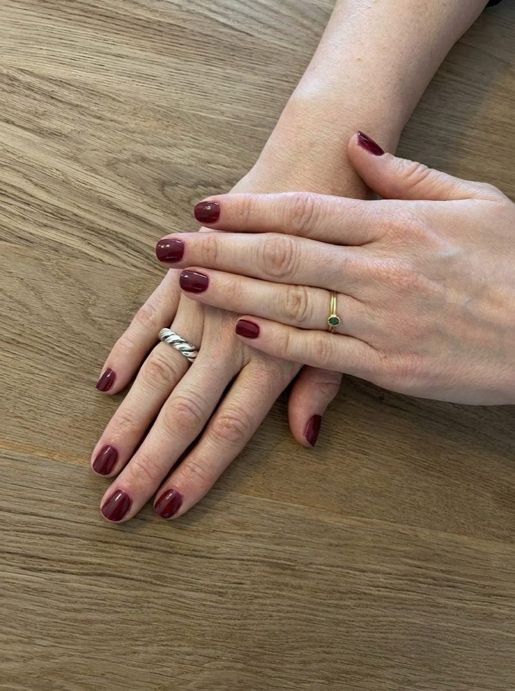 Semi-permanent bordeaux longue tenue, pose Valentine Institut Bilstain